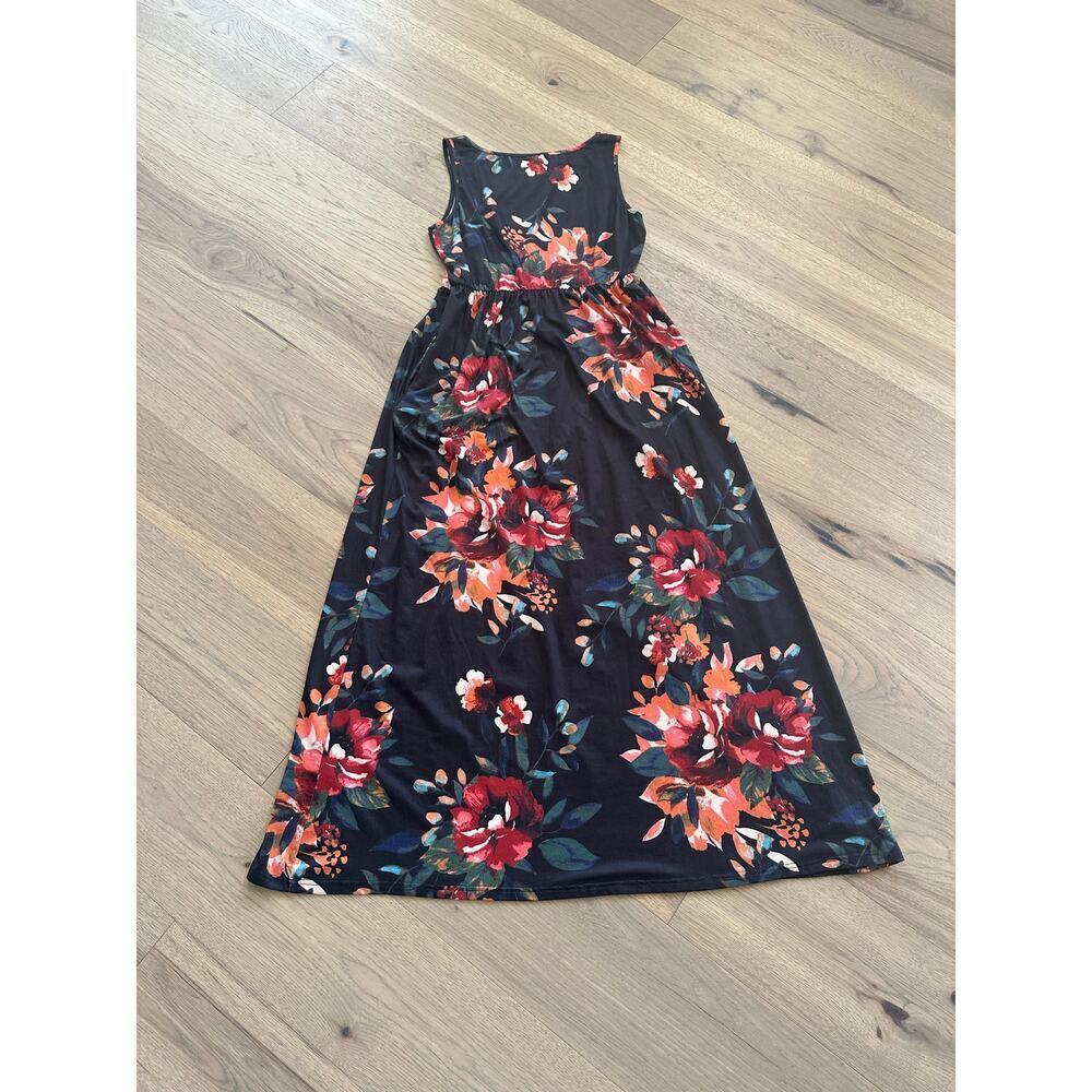 Floral Maxi Dress - Black and Red - Picture 6 of 10